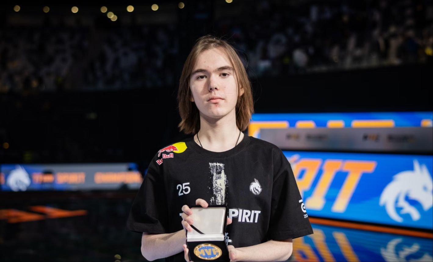 历届S赛单场分均输出排名：Uzi大嘴第二，Chovy是前十名唯一中单